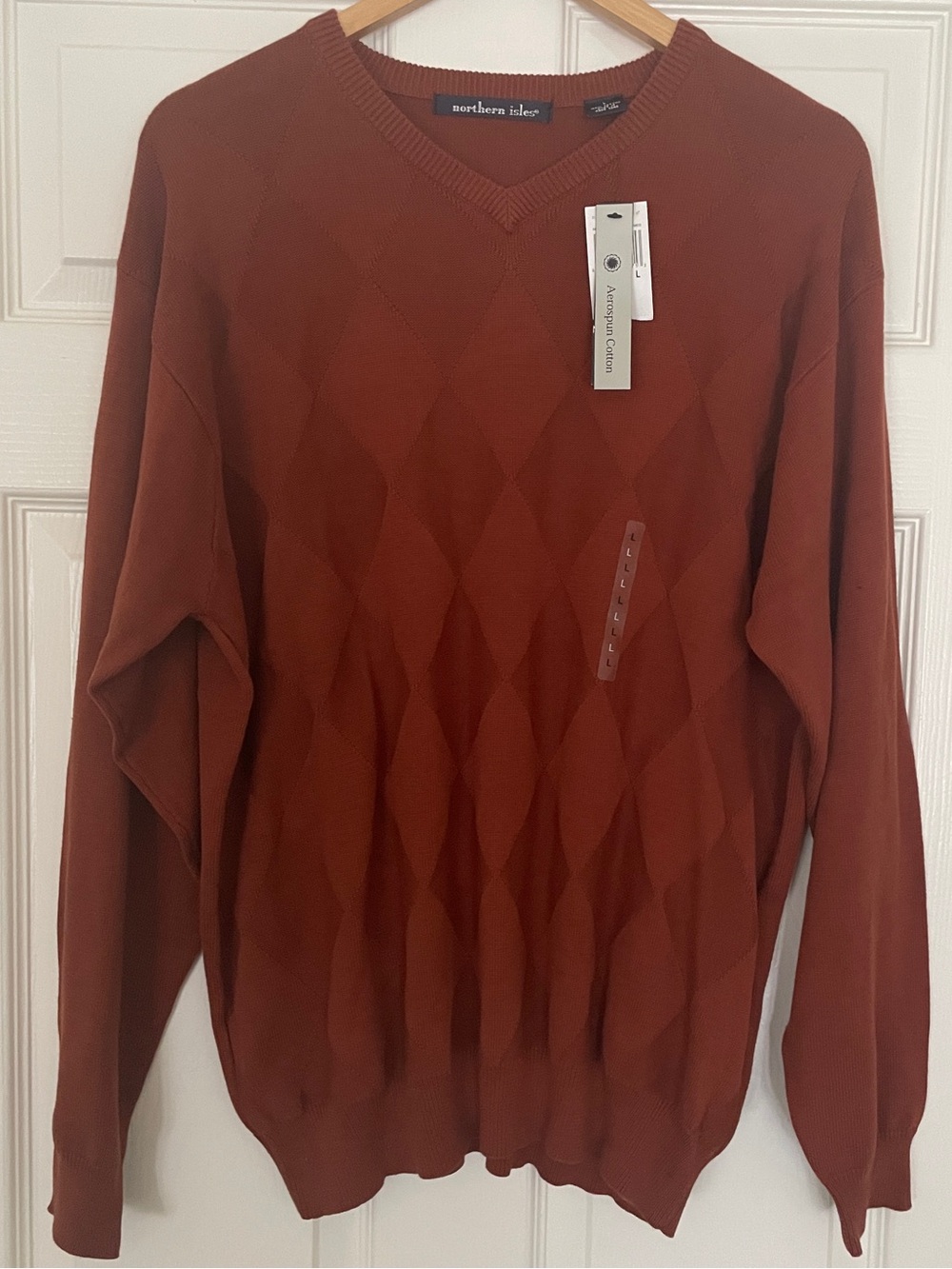 ♦️ Northern Isles Men's 100% Cotton Rust Colored V-Neck Diamond Knit Sweater ♦️
